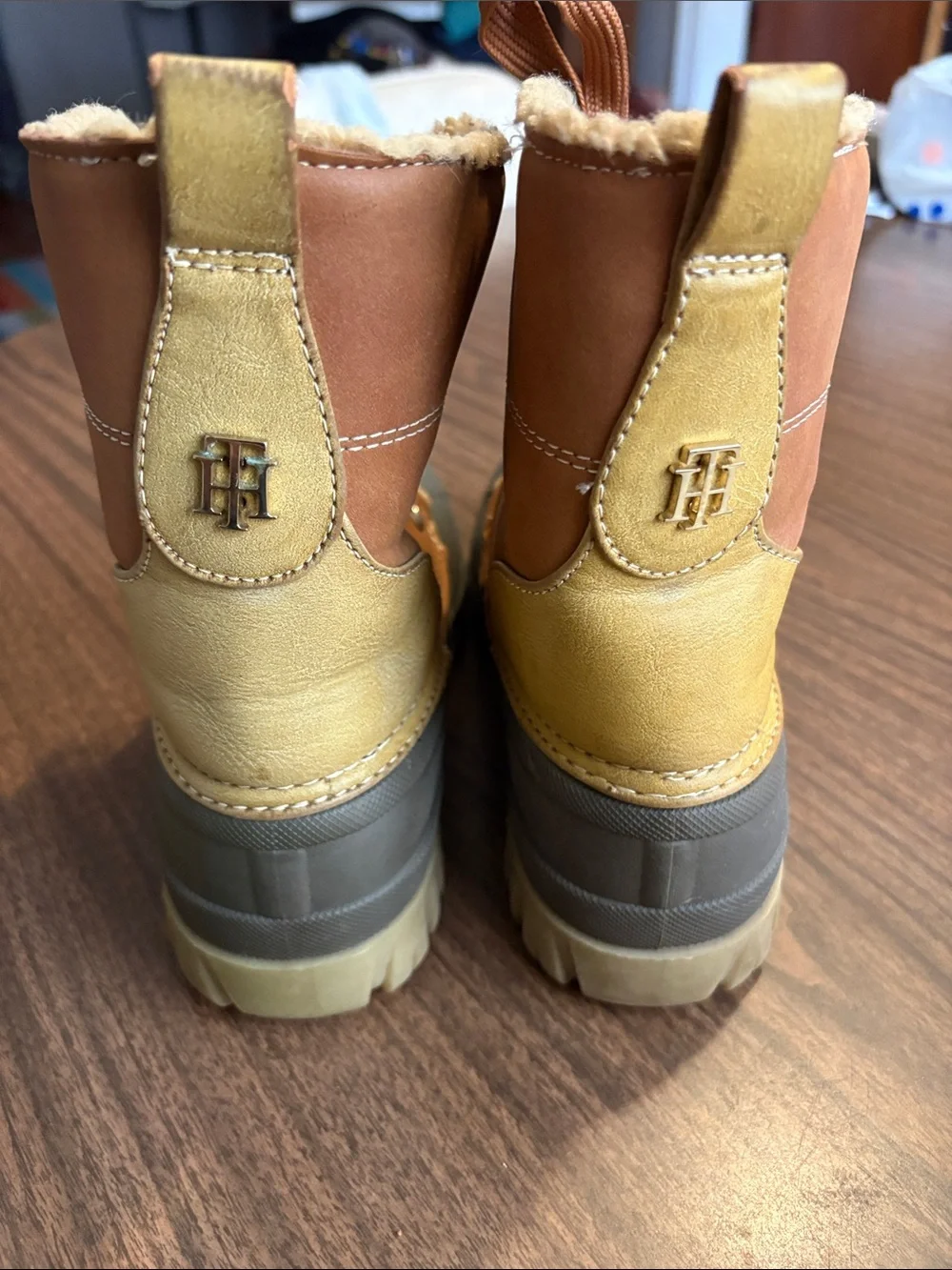 Tommy Hilfiger Size 7 Duck Boots Faux Shearling Lined Waterproof